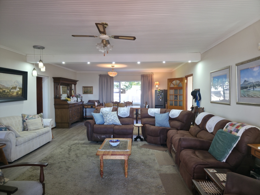 7 Bedroom Property for Sale in Wavecrest Eastern Cape